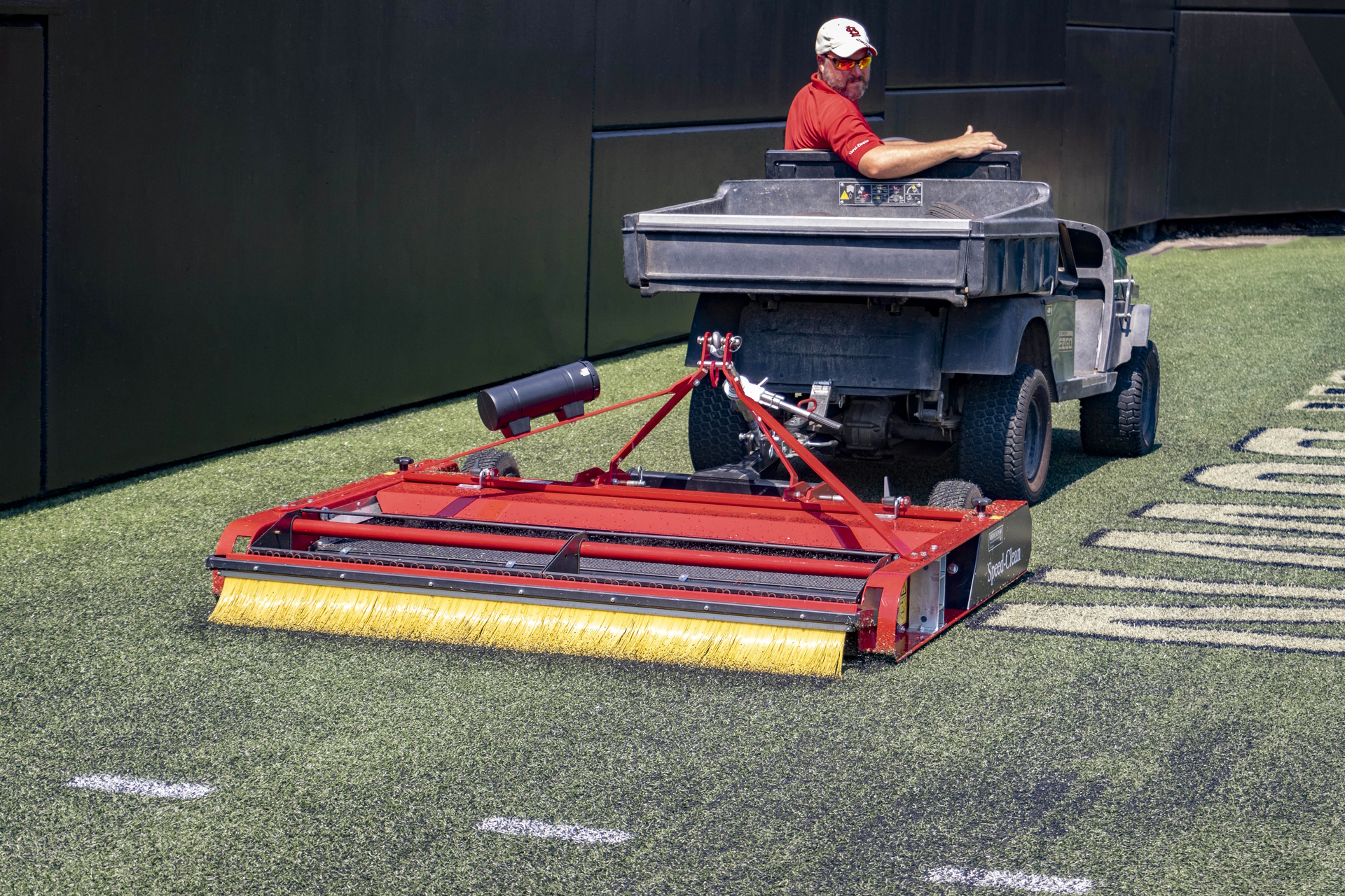 Syntethic Turf Maintenance with Redexim Speed-Clean