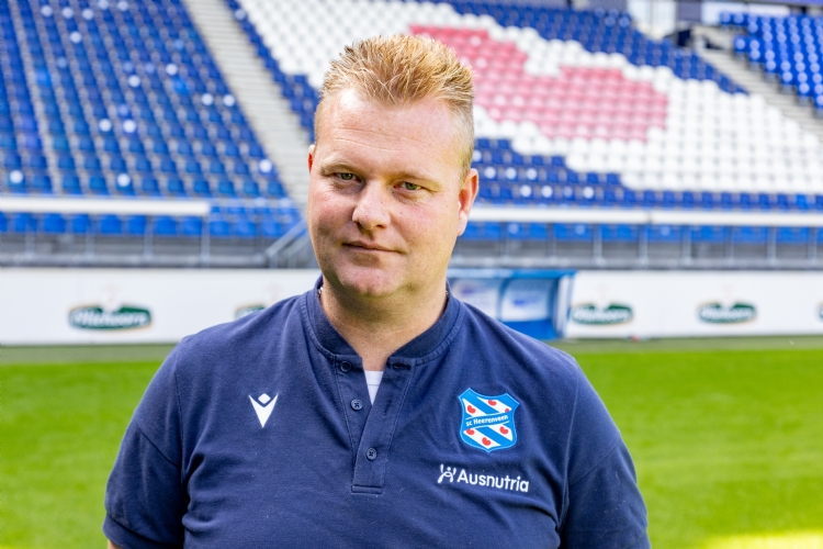 Sc Heerenveen's Fieldmanager Gertjan Hilarius chooses Redexim 
