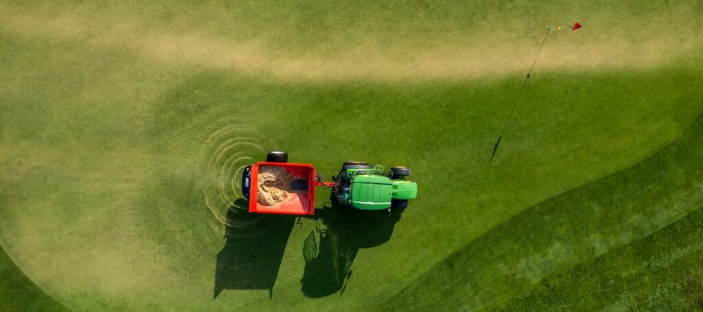 golf course maintenance - topdressing